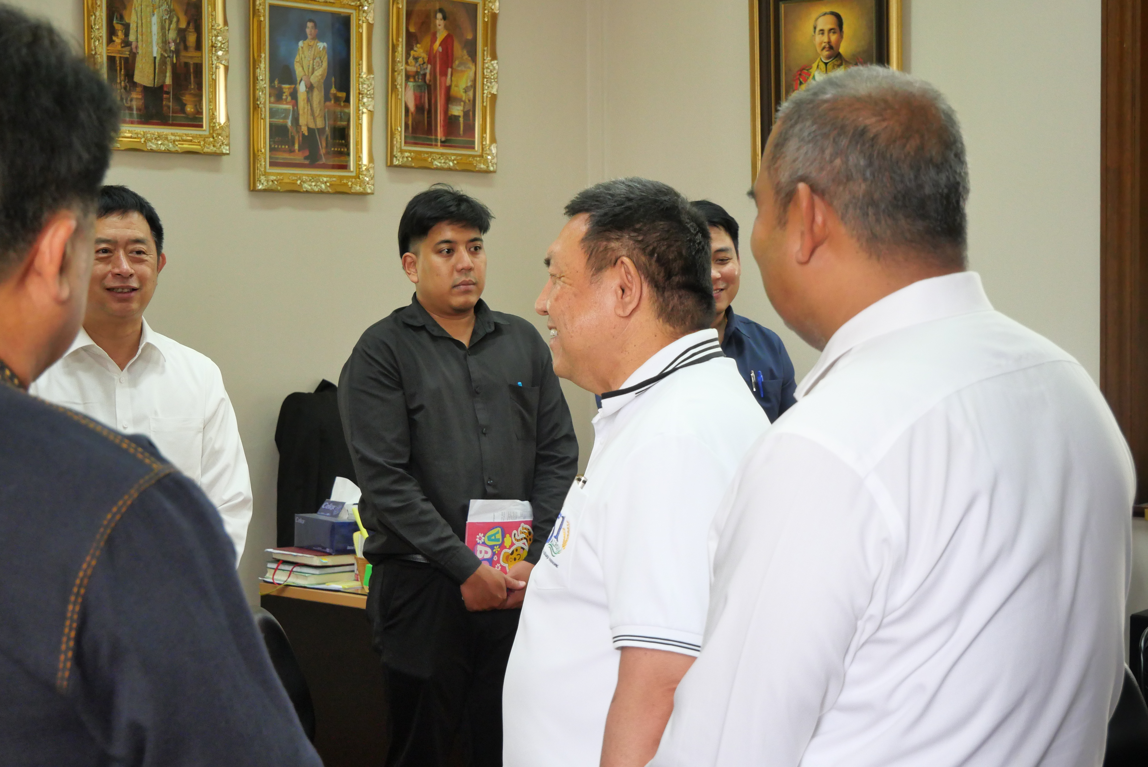 title - เลขาธิการ ส.ป.ก. ตรวจเยี่ยมบุคลากร ส.ป.ก. ถนนราชดำเนินนอก